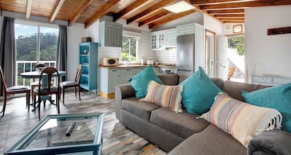 Holiday Home "La Bodega de Julián" with Mountain Views, Private Pool and Wi-Fi