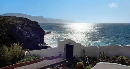 Holiday Home "Faro de Sardina Frente al Mar" with Sea View, Pool & Wi-Fi