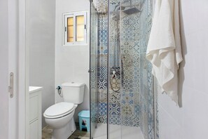 Douche, sèche-cheveux