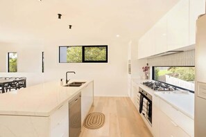 Coffee/tea maker, fridge, microwave, oven