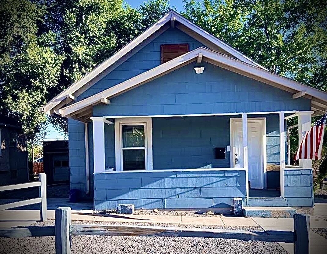 Luxury, 3 bd home near Riverwalk, CSU Pueblo & local hospitals-Downtown-Golfing