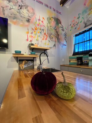 Interior - Jazz Loft (Florida City)