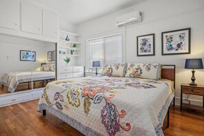 Desk, iron/ironing board, WiFi, bed sheets
