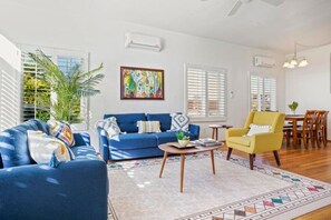 TV - Light & Bright Spanish-Style Beauty, 3 min to Zoo! (San Diego)