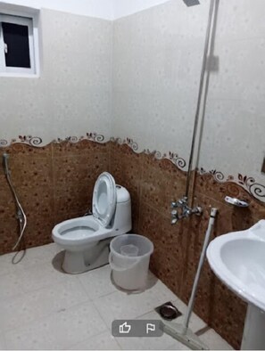 Deluxe Double Room | Bathroom