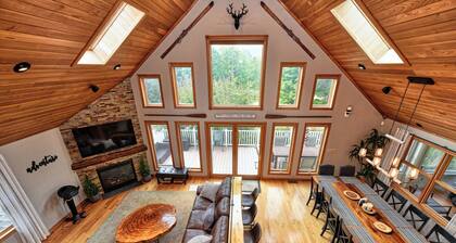 Beautiful House with Large Game Room, Short Drive to Silver Lake & White Lake