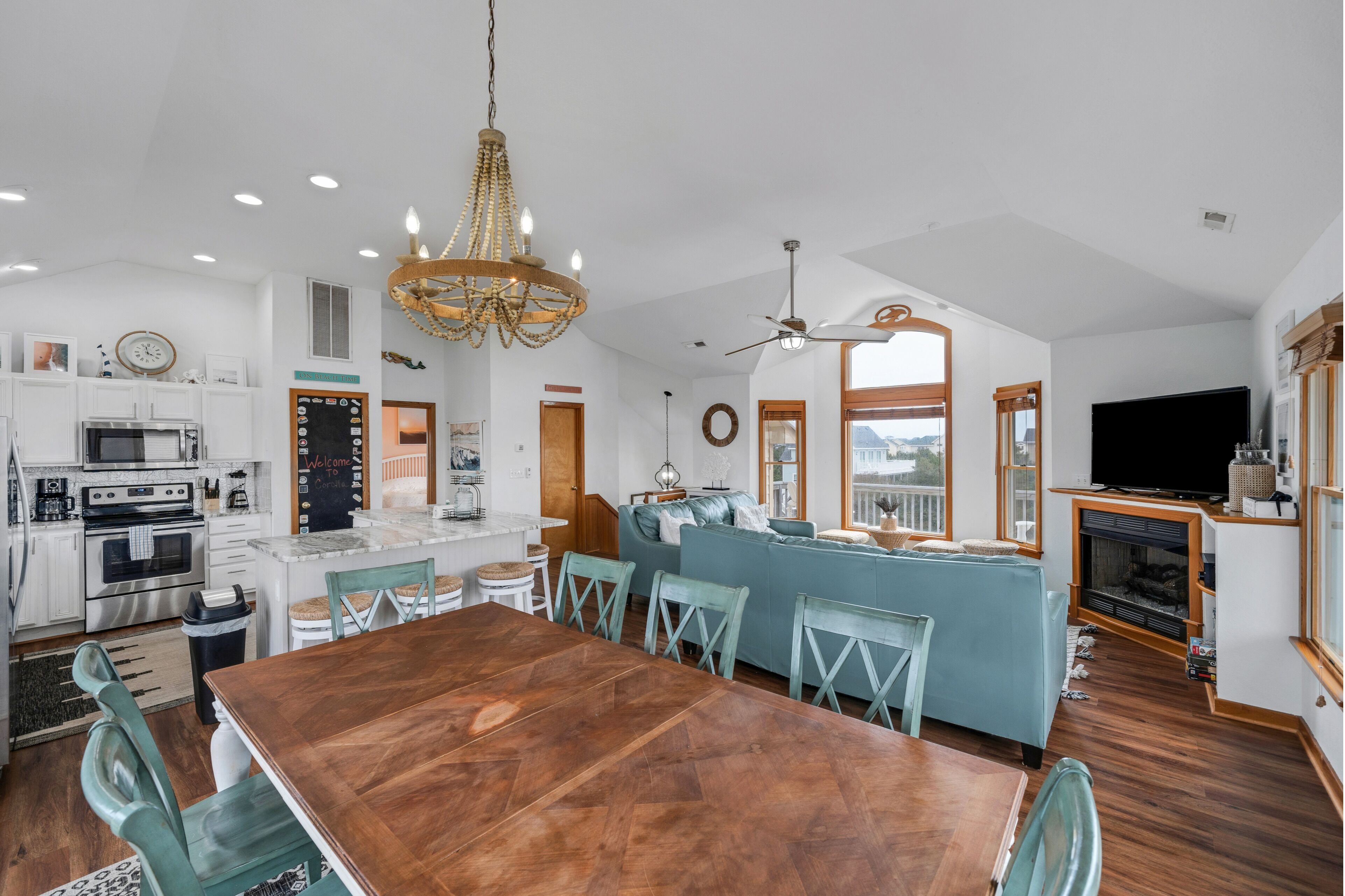 Cottage, 6 Bedrooms | Private kitchen | Fridge, oven, coffee/tea maker, toaster