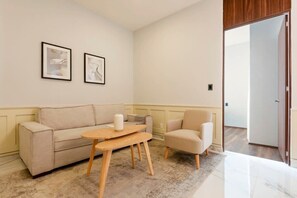 Televisión y oficina 