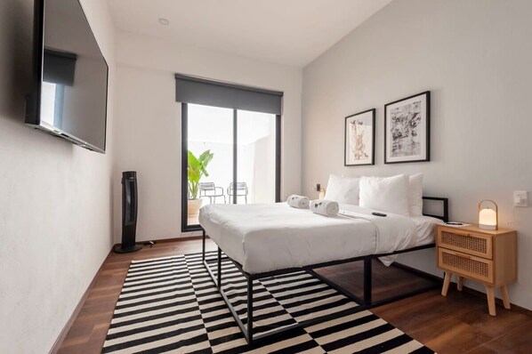 1 habitación, tabla de planchar con plancha, cuna de viaje y wifi 