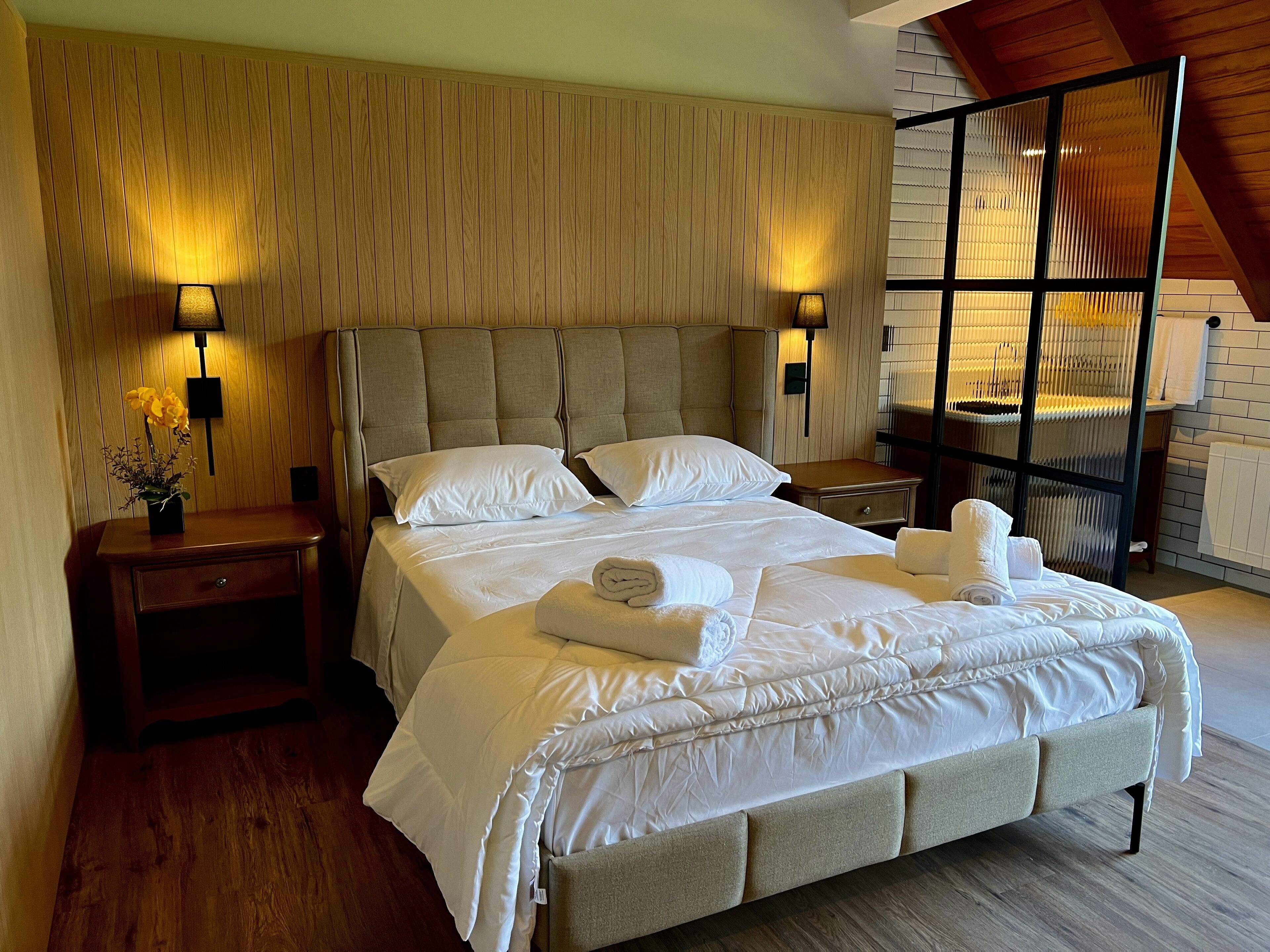 Deluxe Suite with Bath | Hochwertige Bettwaren, Pillowtop-Betten, Minibar, individuell dekoriert