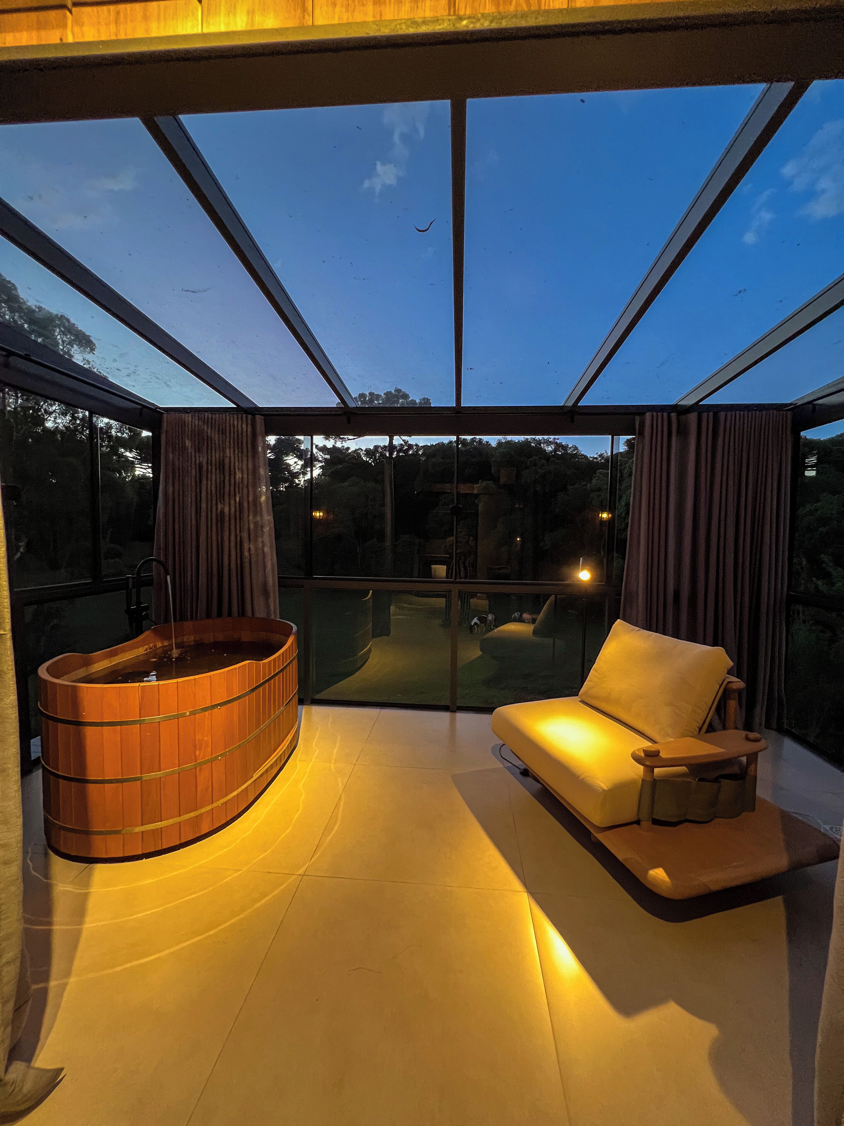 Suíte Master Farm com  Ofuro de Imersão | Vue de la chambre