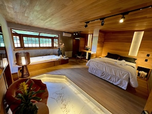 Deluxe Suite with Bath