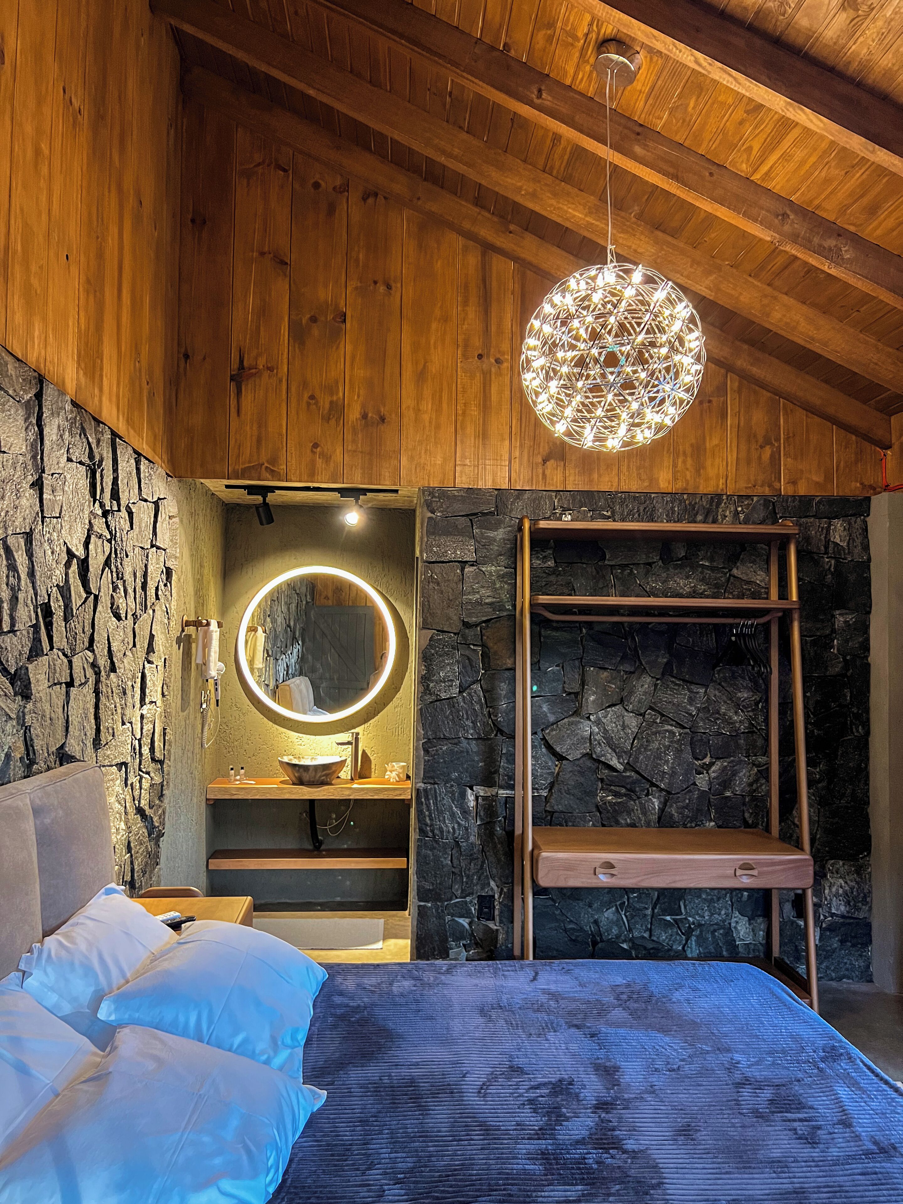 Signature Studio Suite, Garden View | Bathroom | Free toiletries, hair dryer, bidet, towels