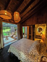 Ropa de cama de alta calidad, colchones con pillow-top y minibar