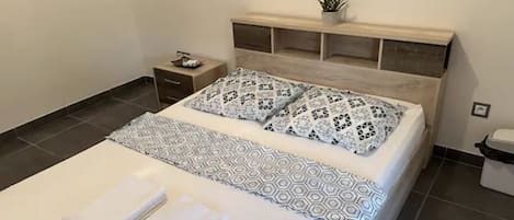 1 bedroom, iron/ironing board, free WiFi
