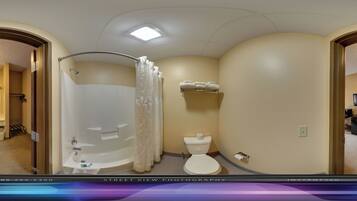 Habitación individual estándar | Baño | Ducha y bañera combinadas y artículos de higiene personal gratuitos