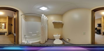 Quarto solteiro standard | Banheiro | Chuveiro/banheira combinados, produtos de toalete grátis