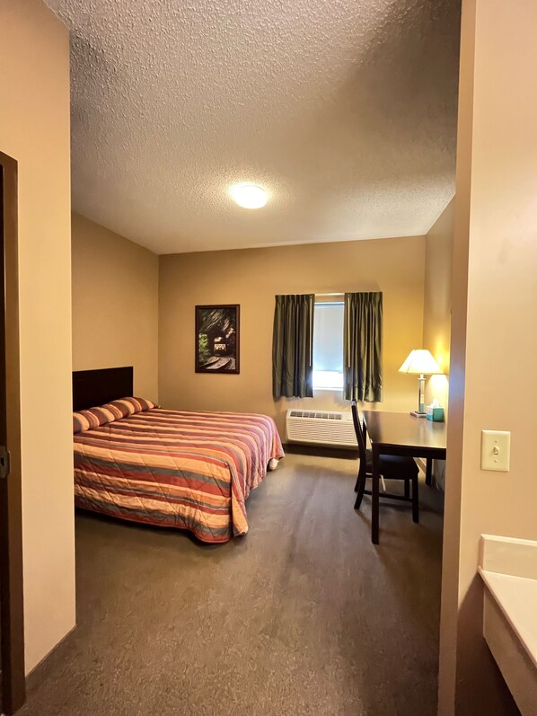 ملاءات للفراش لا تسبب الحساسية ومكتب ومساحة عمل للكمبيوتر المحمول