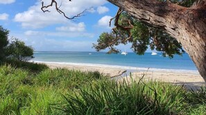 Beach - Woodhill Cottage - Beautiful Family Home (Old Erowal Bay)
