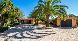 Exterior - Finca Ferragut - Beautiful Mallorcan finca with pool (main house & annexe) (Artà)