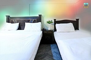 デラックス ダブルルーム | アイロン / アイロン台、WiFi (無料)、ベッドシーツ