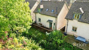 A residential area with houses featuring pitched roofs and small front gardens. - Mill Village 59, Millstream Cottage (P) - On-site Facilities, Pool, Sleeps 6 (Somerford Keynes)