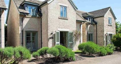 Mill Village 59, Millstream Cottage (P)