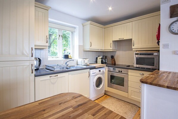 Køleskab, mikrobølgeovn, ovn, opvaskemaskine