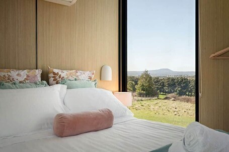 1 室のベッドルーム、ベッドシーツ. Gold Meadows by Tiny Away