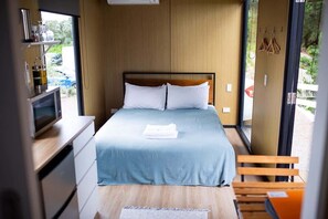 1 bedroom, WiFi, bed sheets - Pacific View by Tiny Away (Leithfield)