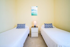 3 dormitorios, tabla de planchar con plancha, wifi gratis y ropa de cama
