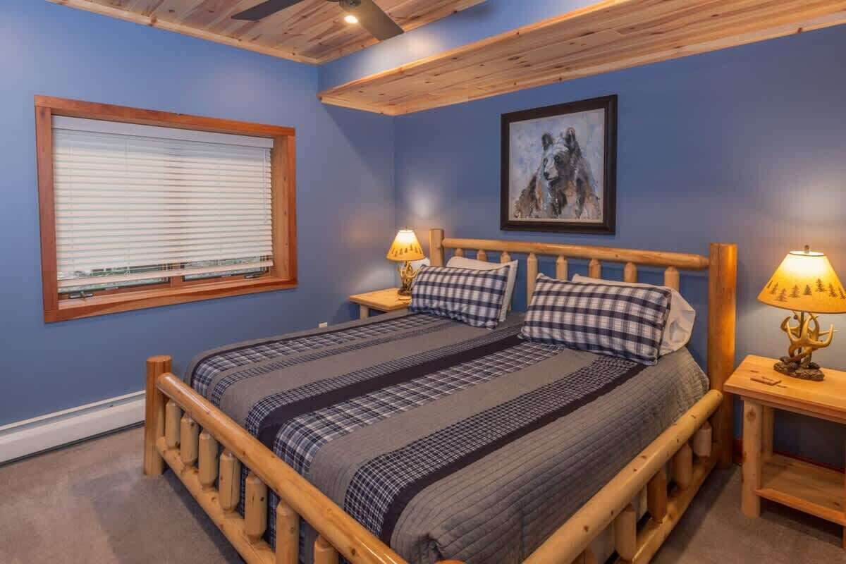 4 bedrooms, desk, iron/ironing board, travel crib