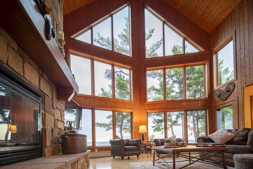 Lake Superior Snowmobile Basecamp|Trail Access|4BR