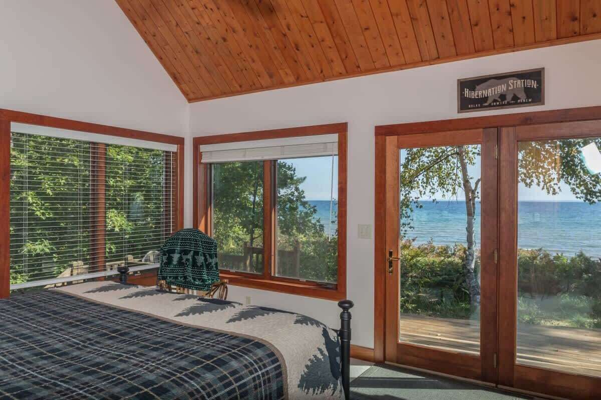 4 多间卧室、办公桌、熨斗/熨衣板、旅行婴儿床