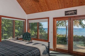 4 عدّة غرف نوم ومكتب ومكواة/لوح كي وسرير سفر