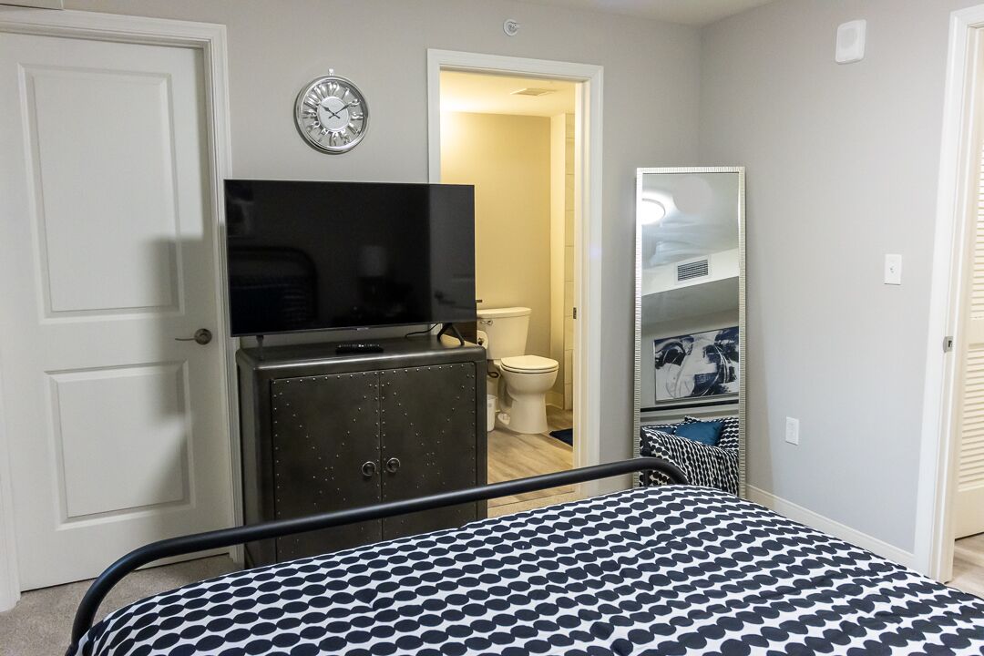 2 多间卧室、办公桌、熨斗/熨衣板、上网接入