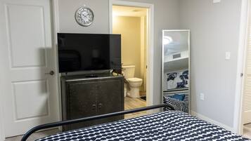 2 bedrooms, desk, iron/ironing board, internet