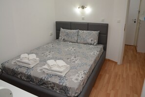 1 Schlafzimmer, Schreibtisch, Bügeleisen/Bügelbrett, kostenloses WLAN