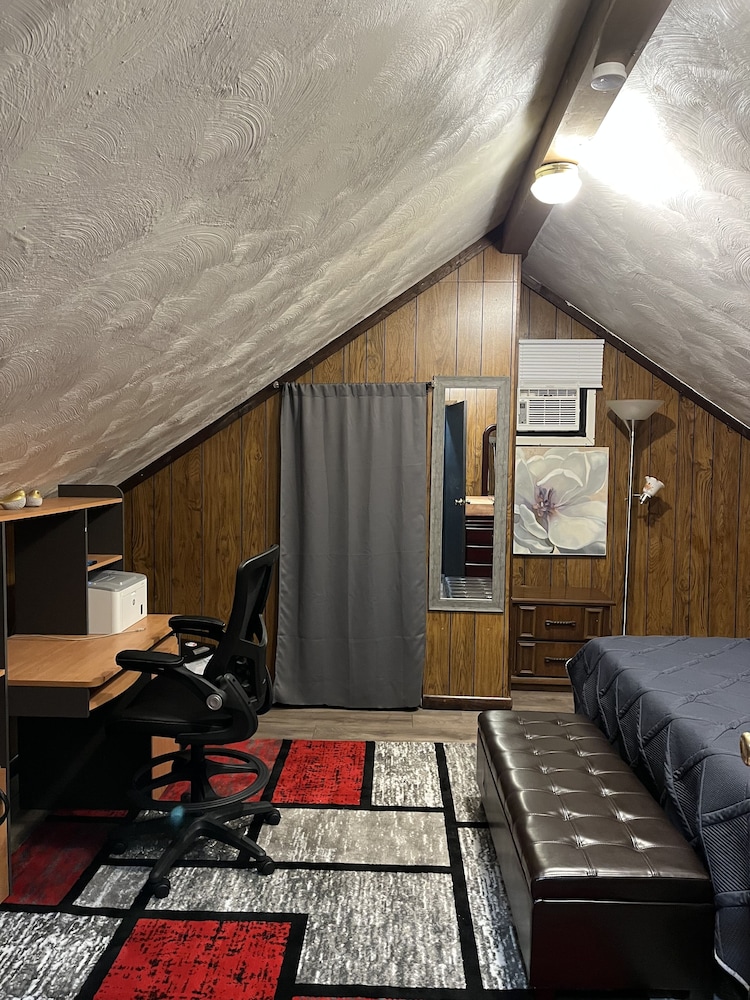 Cozy 2nd story walkup apartment Fairborn Vrbo