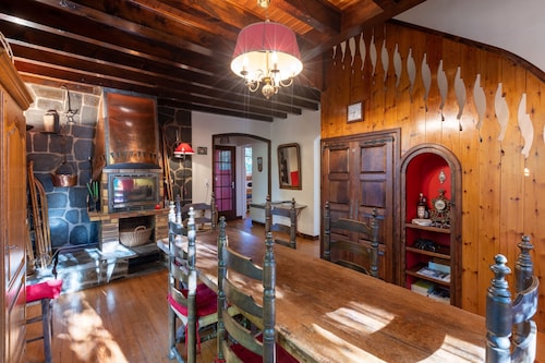 Chalet des Melezes - Four Bedroom House, Sleeps 9