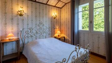 4 chambres, fer et planche Ă repasser