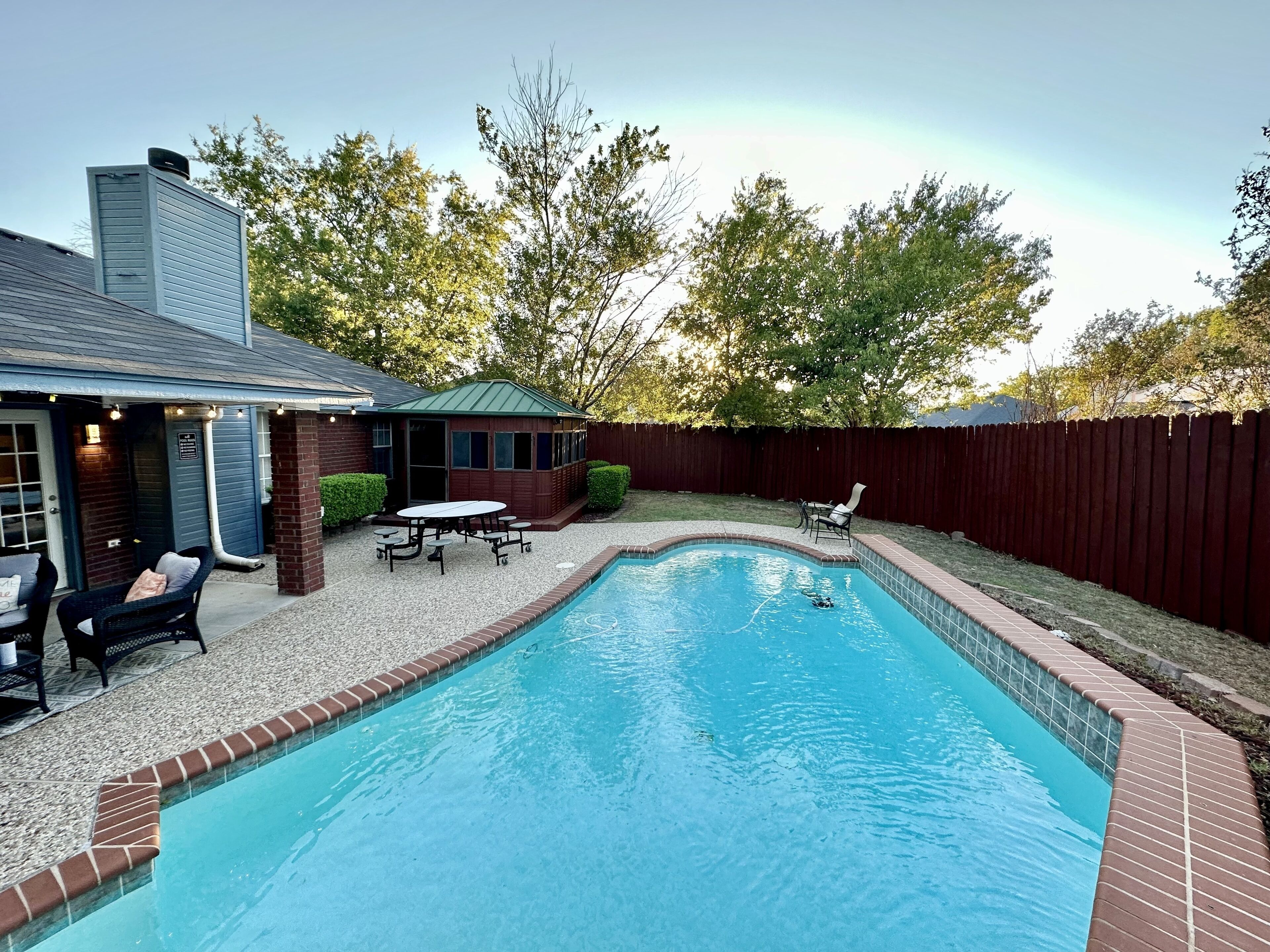 1- Luxurious Cozy Home w/Pool, Hot Tub Hut, Sleeps 8+