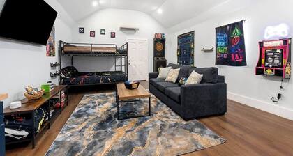 Terracotta Retreat/ Sleeps 30!