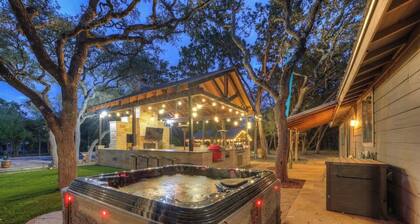 Terracotta Retreat/ Sleeps 30!