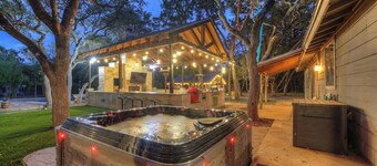 Terracotta Retreat/ Sleeps 30!