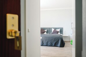 Soundproofing, free WiFi, bed sheets