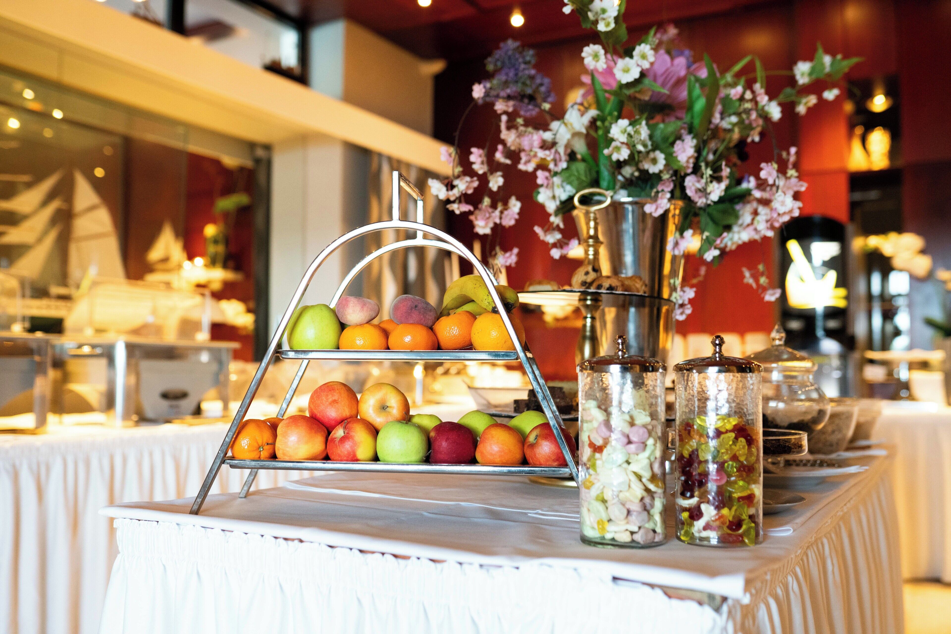 Daily buffet breakfast (EUR 18.90 per person)