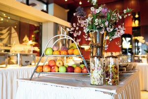 Daily buffet breakfast for a fee