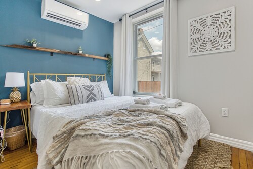 Cozy, dog-friendly, downtown