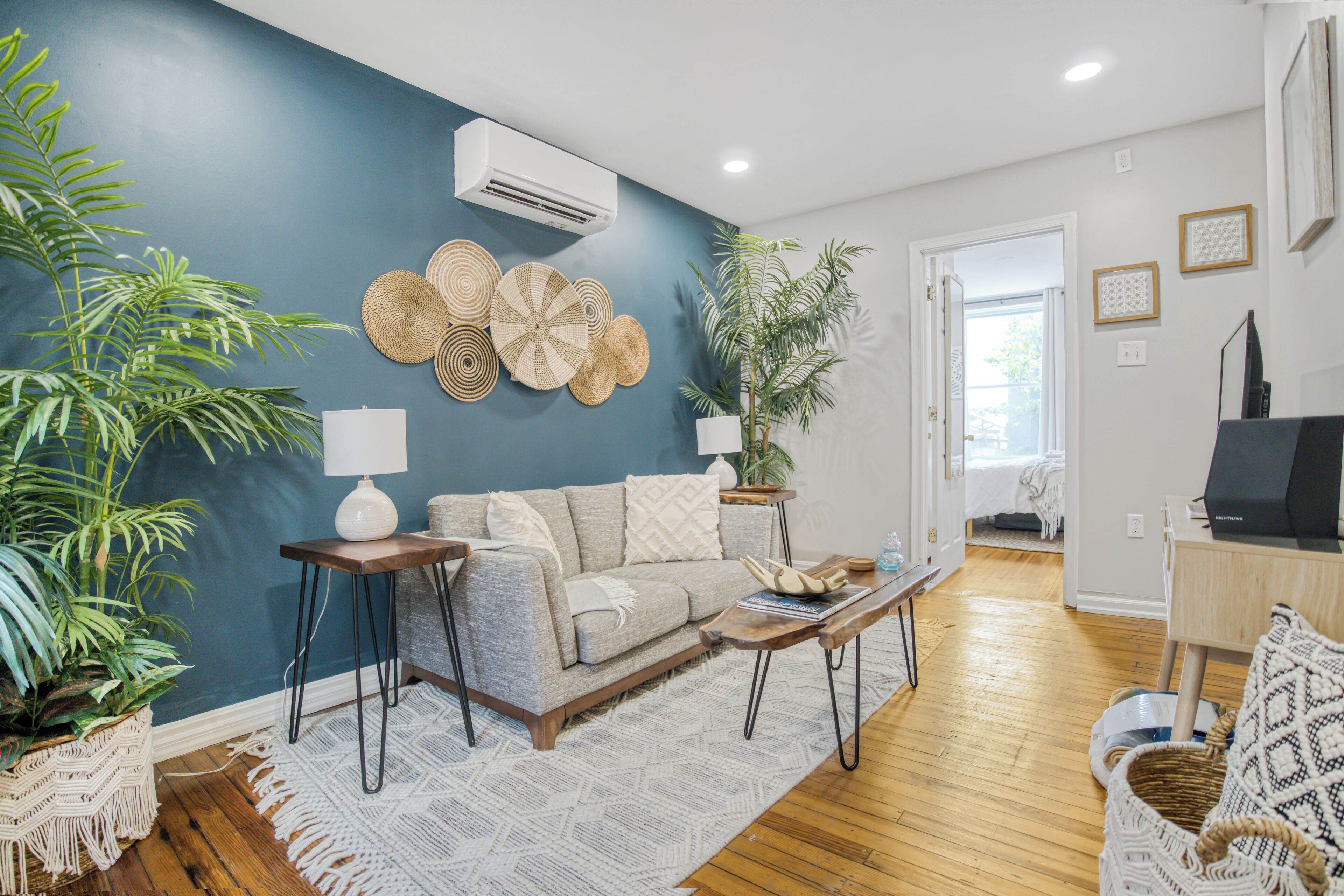 Cozy, dog-friendly, downtown